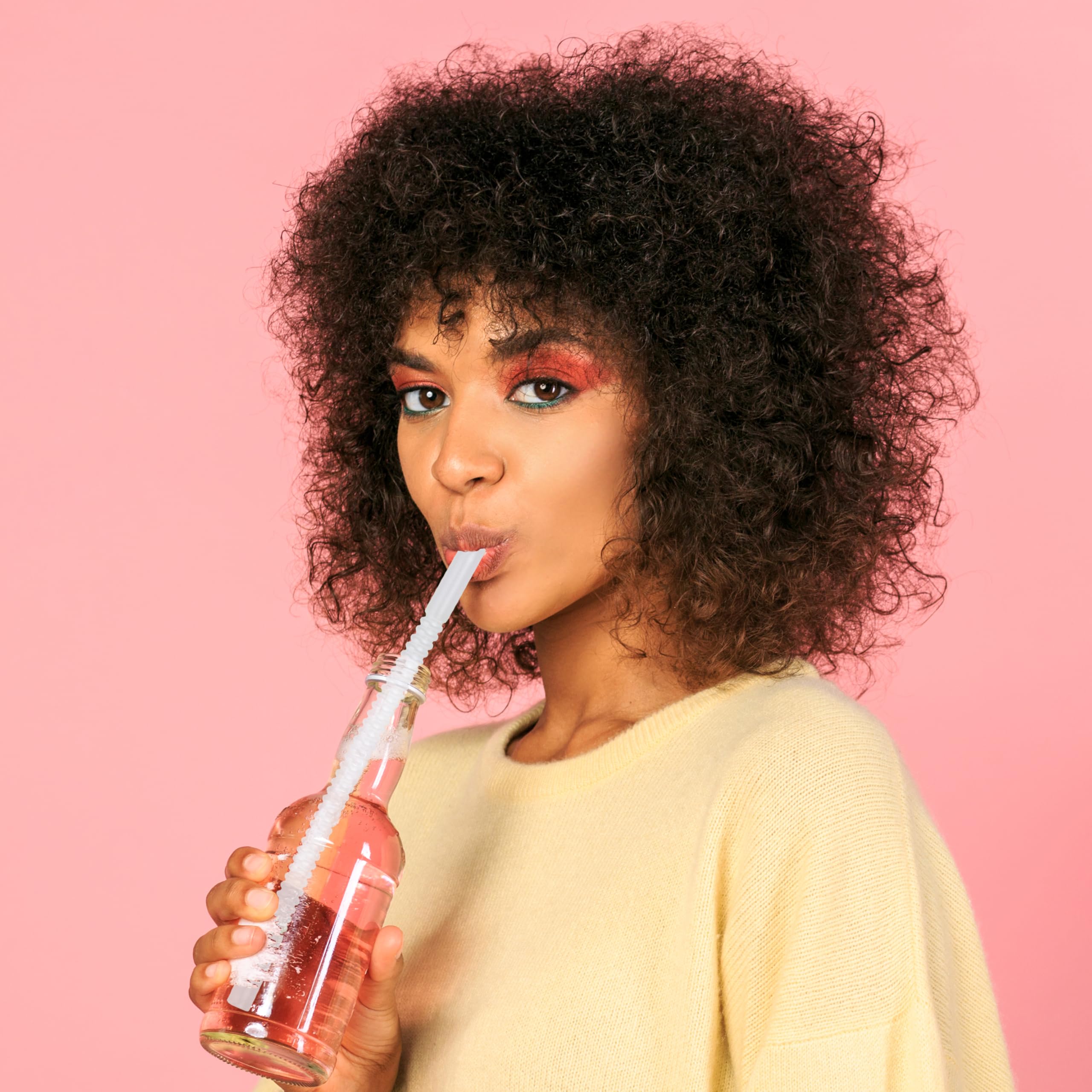 Diximus bendable straw safe, skin-friendly plastic.