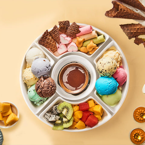Dizada five-compartment setup keeps snacks organized.