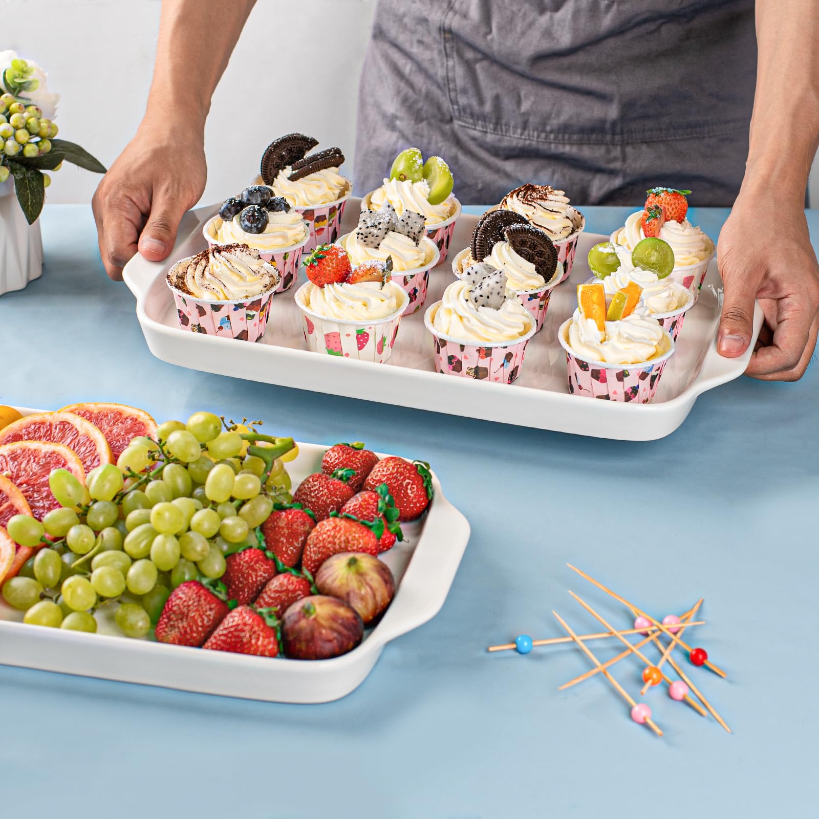Dizada heat-resistant handles on microwave-safe tray ideal for outdoor gatherings.