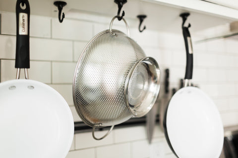DLD colander rinse berries, fruits, and vegetables with minimal spill.