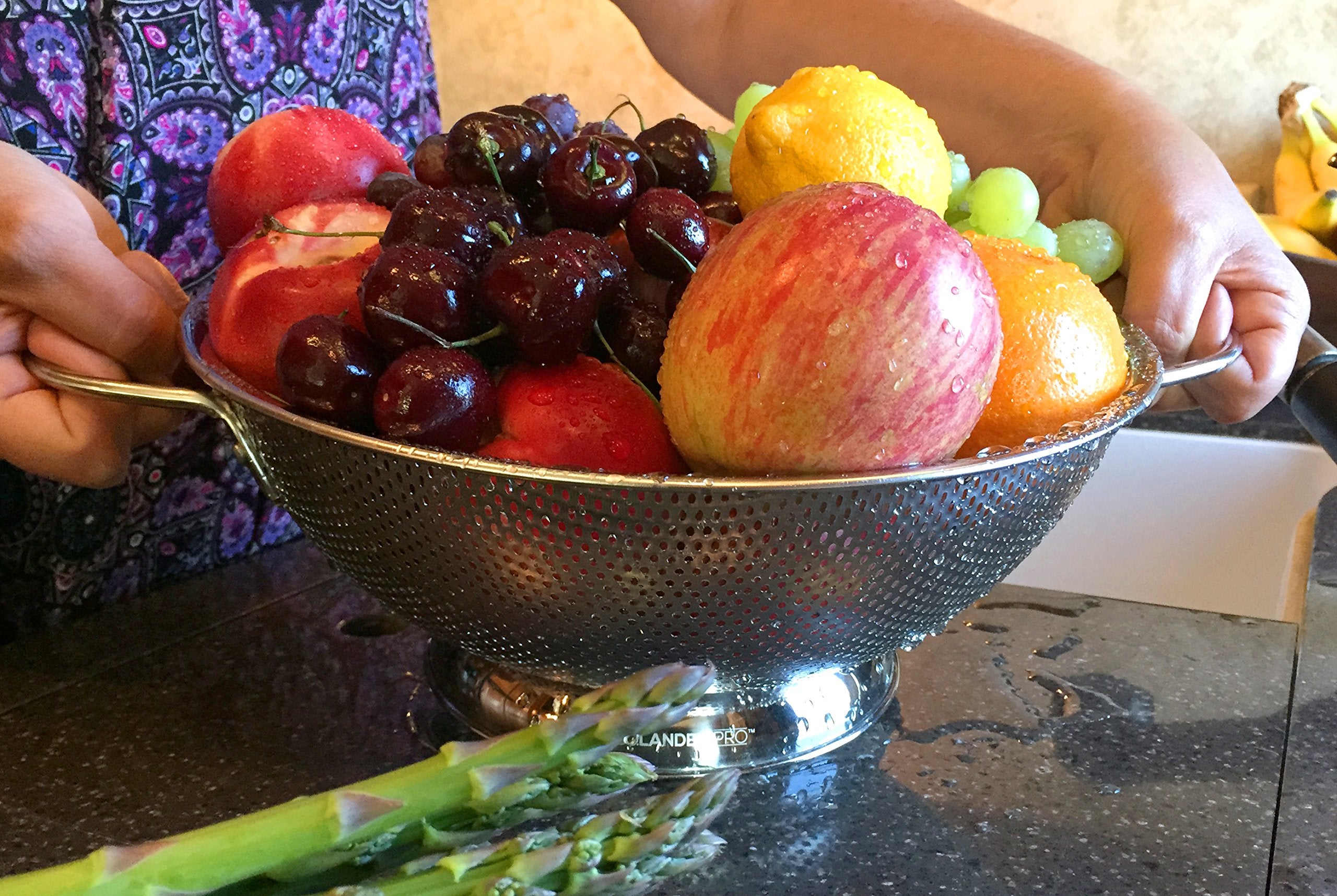 DLD colander self-draining ring base keeps it steady on the counter.