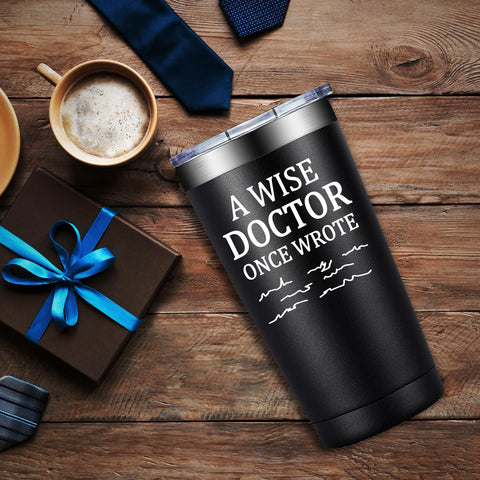 DOEARTE 304 stainless steel double-wall tumbler preserves temperature.