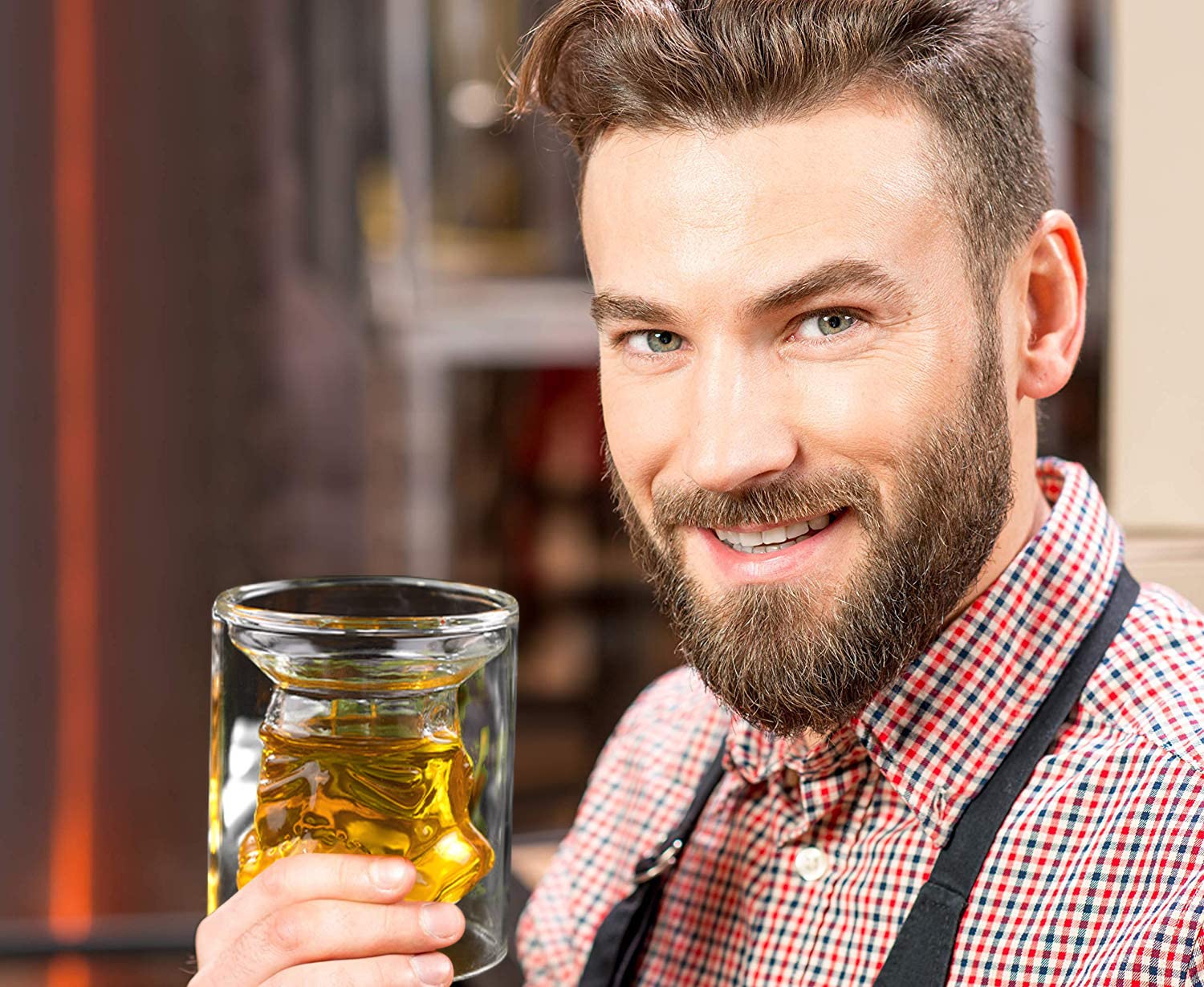Doiaz whiskey decanter close-up shows airtight stopper preserves flavor