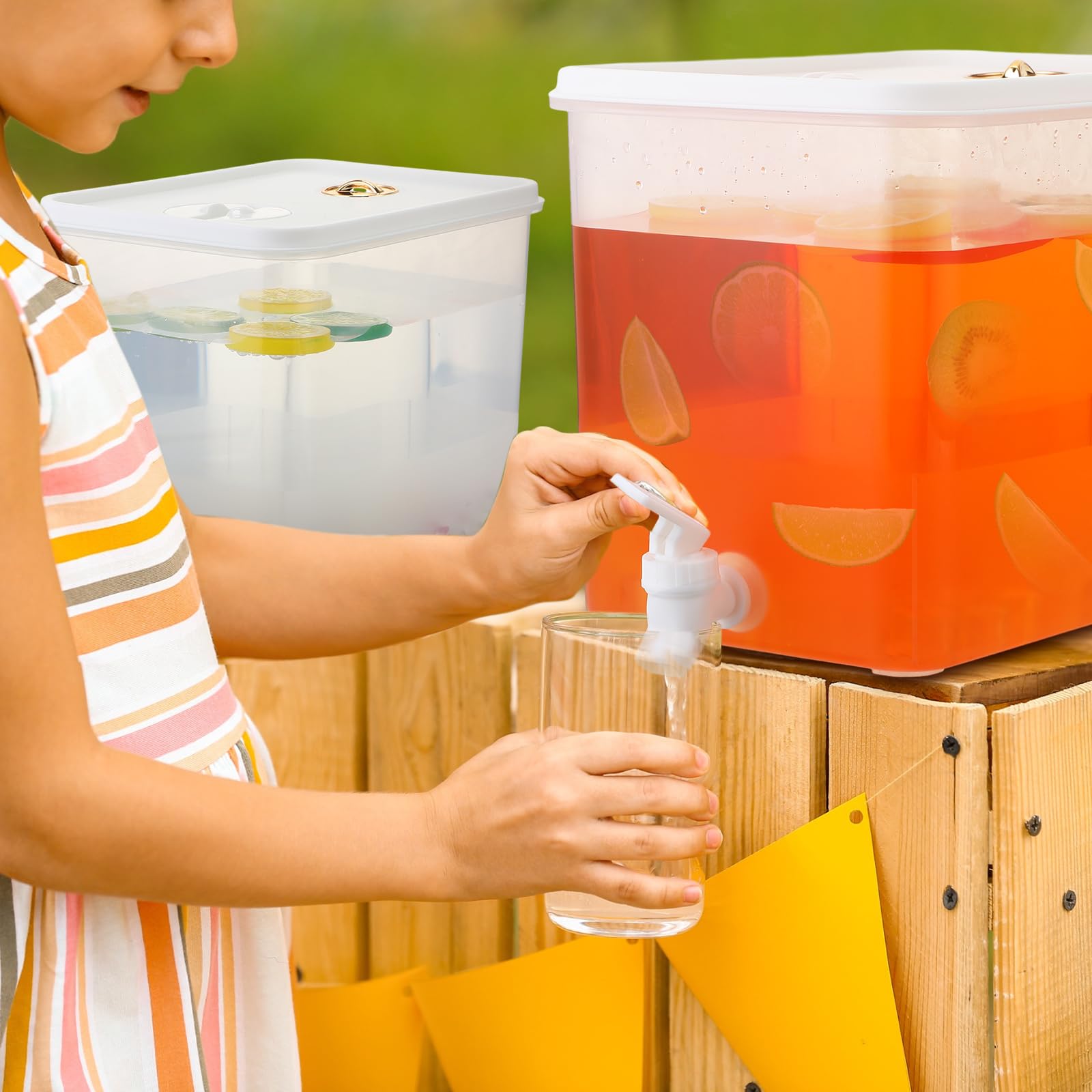 Domensi clear plastic beverage dispenser shows contents and helps monitor refills