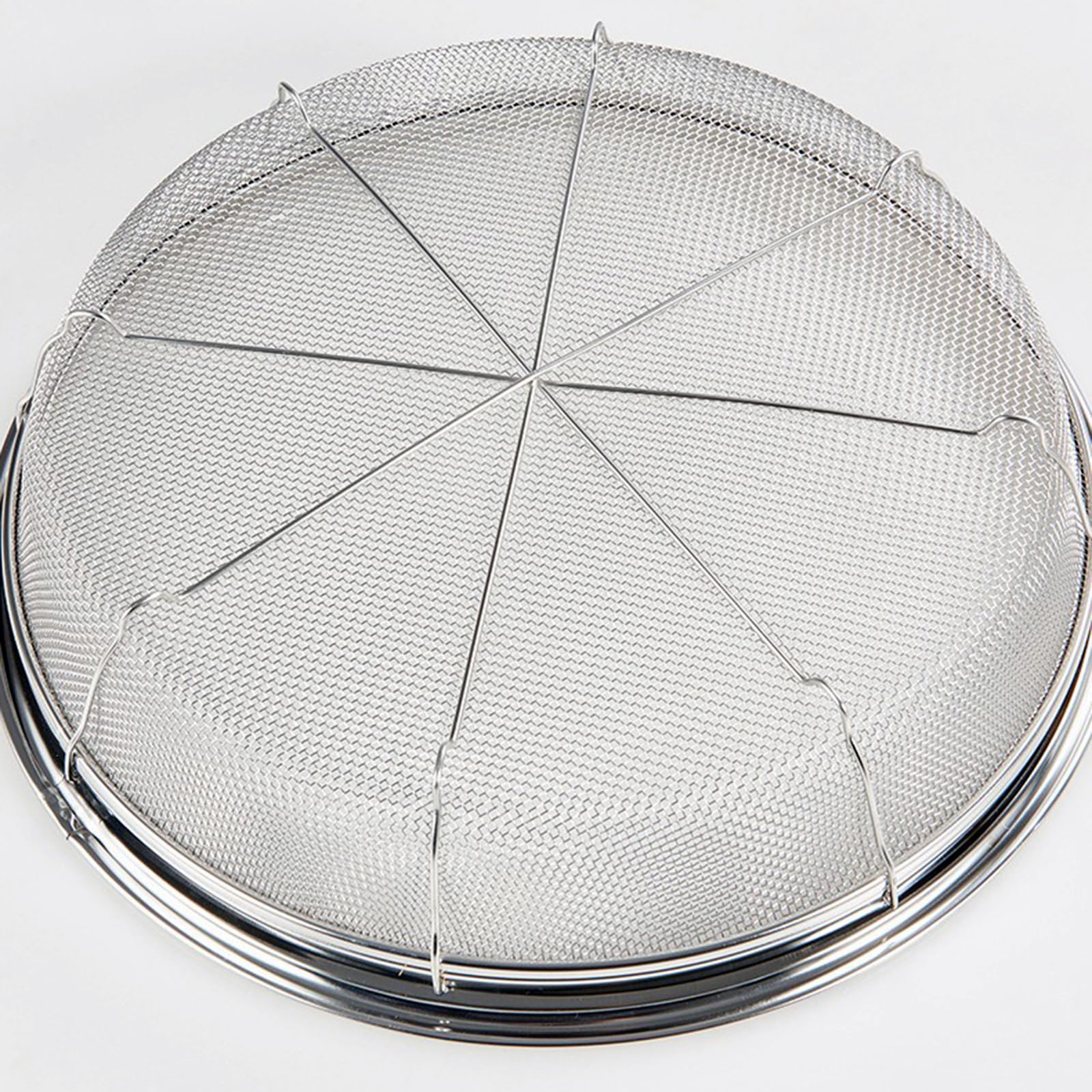 DOPMEP colander resting base keeps hands free during rinsing.