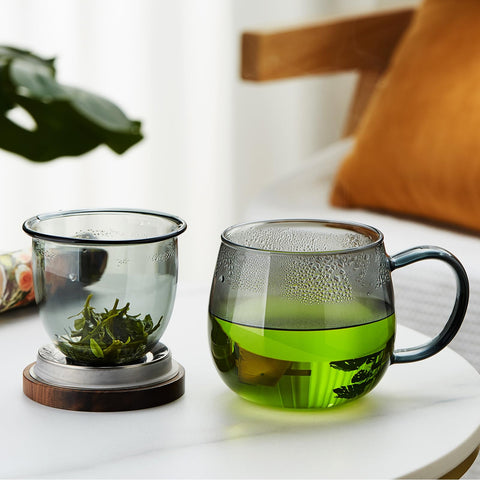 DOPUDO crystal lid doubles as a removable infuser holder for easy pouring.