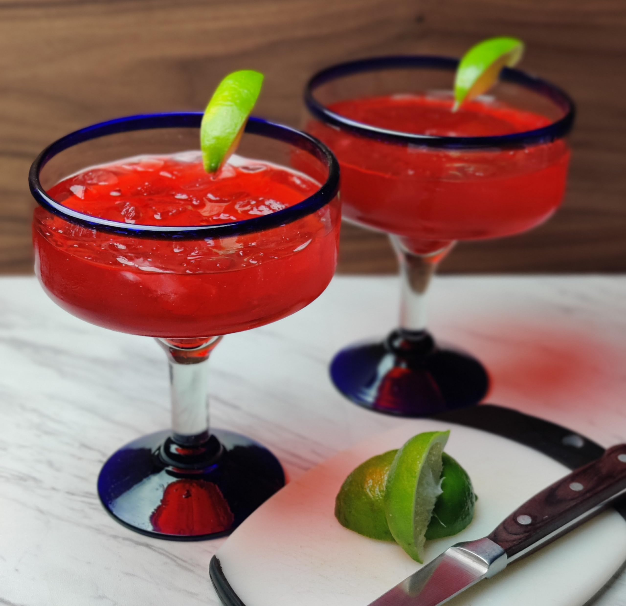 Lead-free Dos Sueños glassware, safe for everyday use.