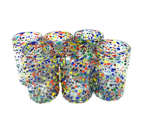 Dos Sueños eco-friendly recycled glass supports sustainable entertaining.