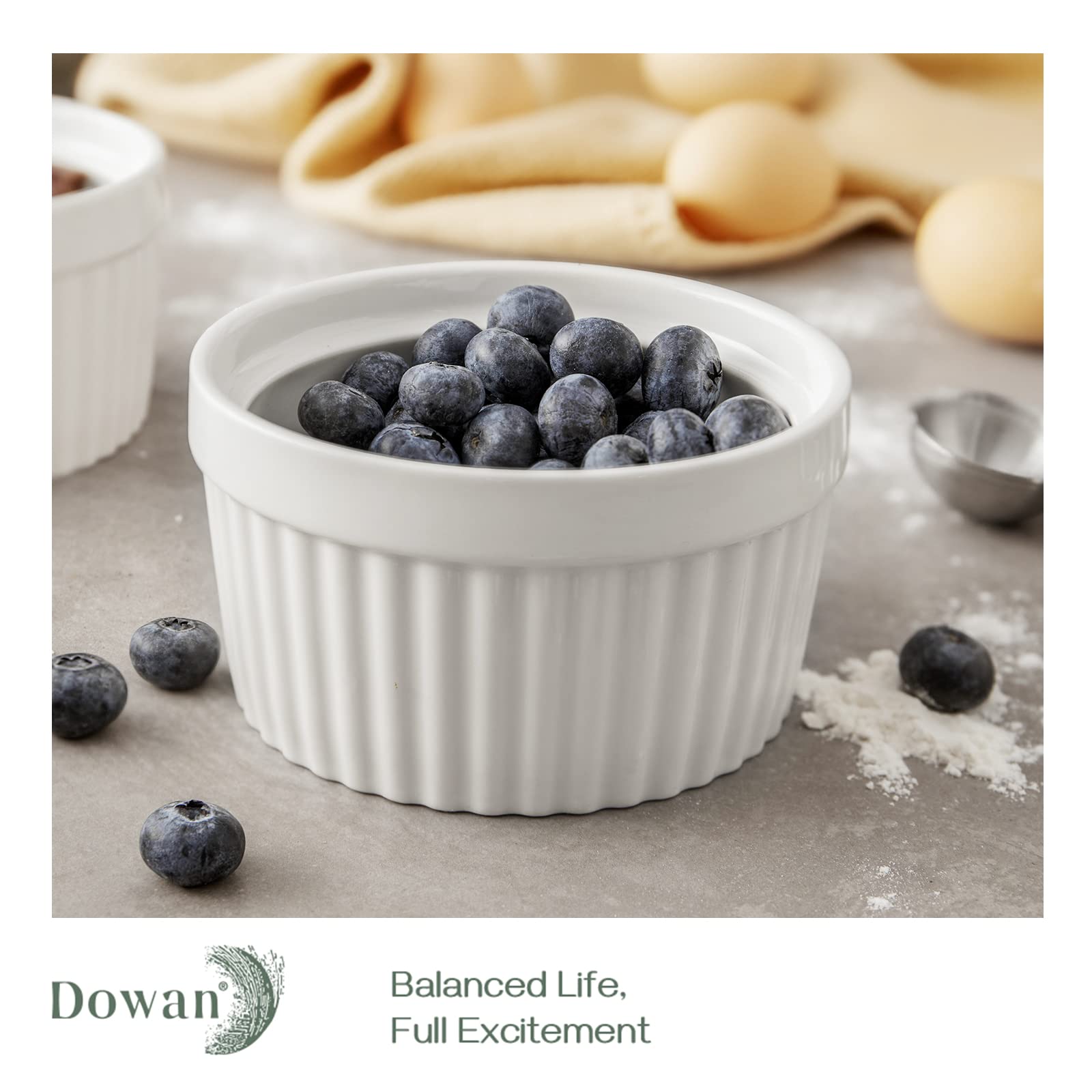 DOWAN condiment dishes in porcelain, perfect for sauces.