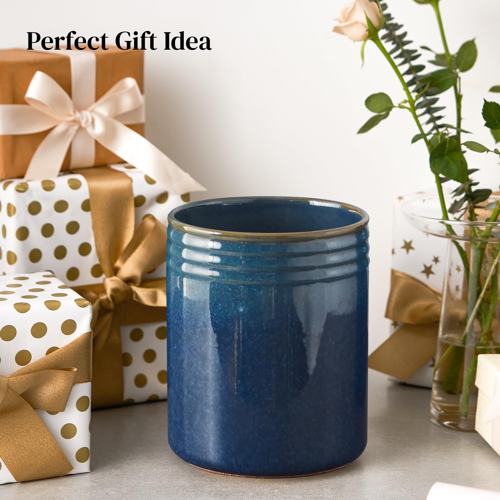 DOWAN cork-bottom holder protects counters from slips and scratches.