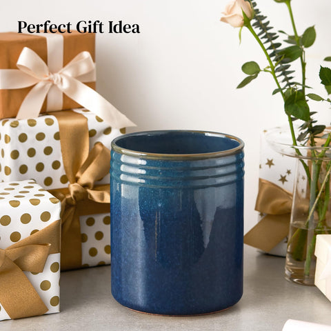 DOWAN cork-bottom holder protects counters from slips and scratches.