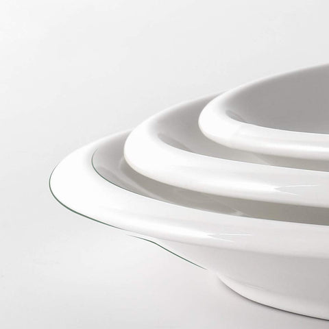 DOWAN leak-proof edge oval platter helps prevent spills.