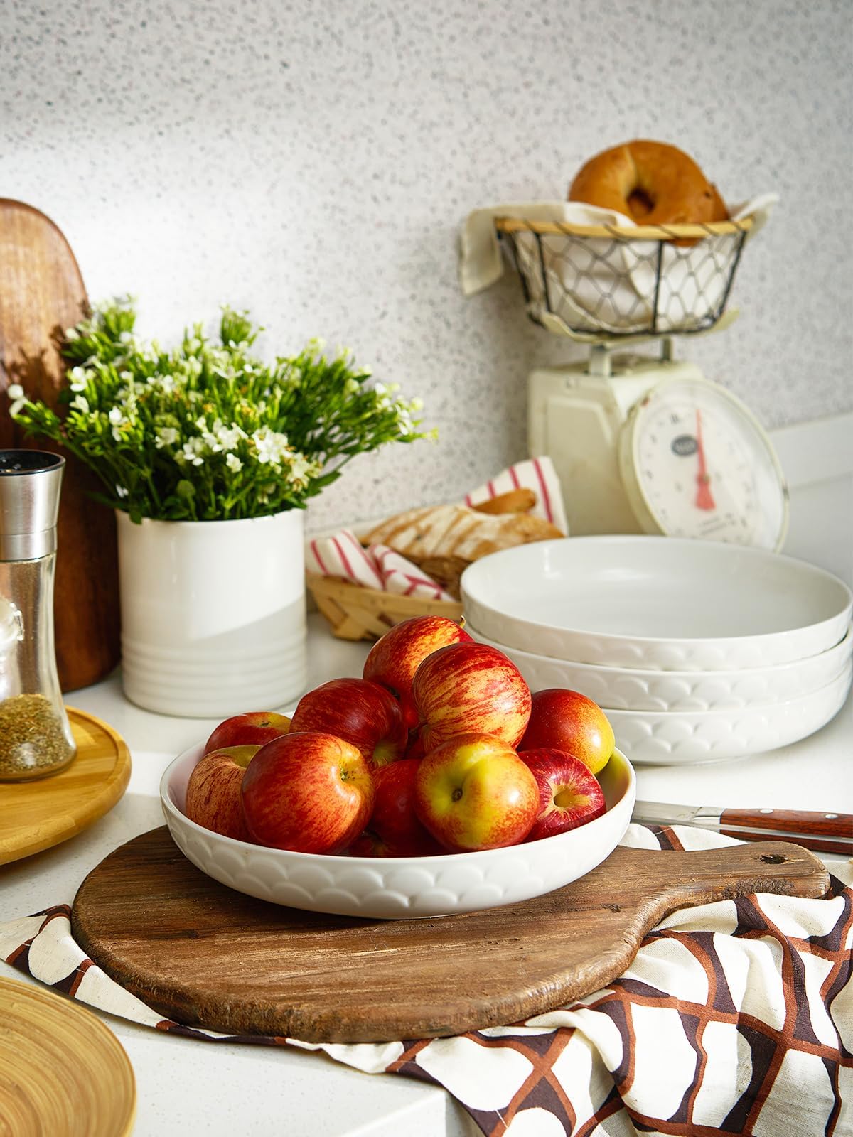 DOWAN stackable bowls save cabinet space.