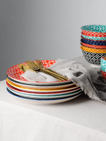 DOWAN dinner plates are lightweight yet durable for everyday use.