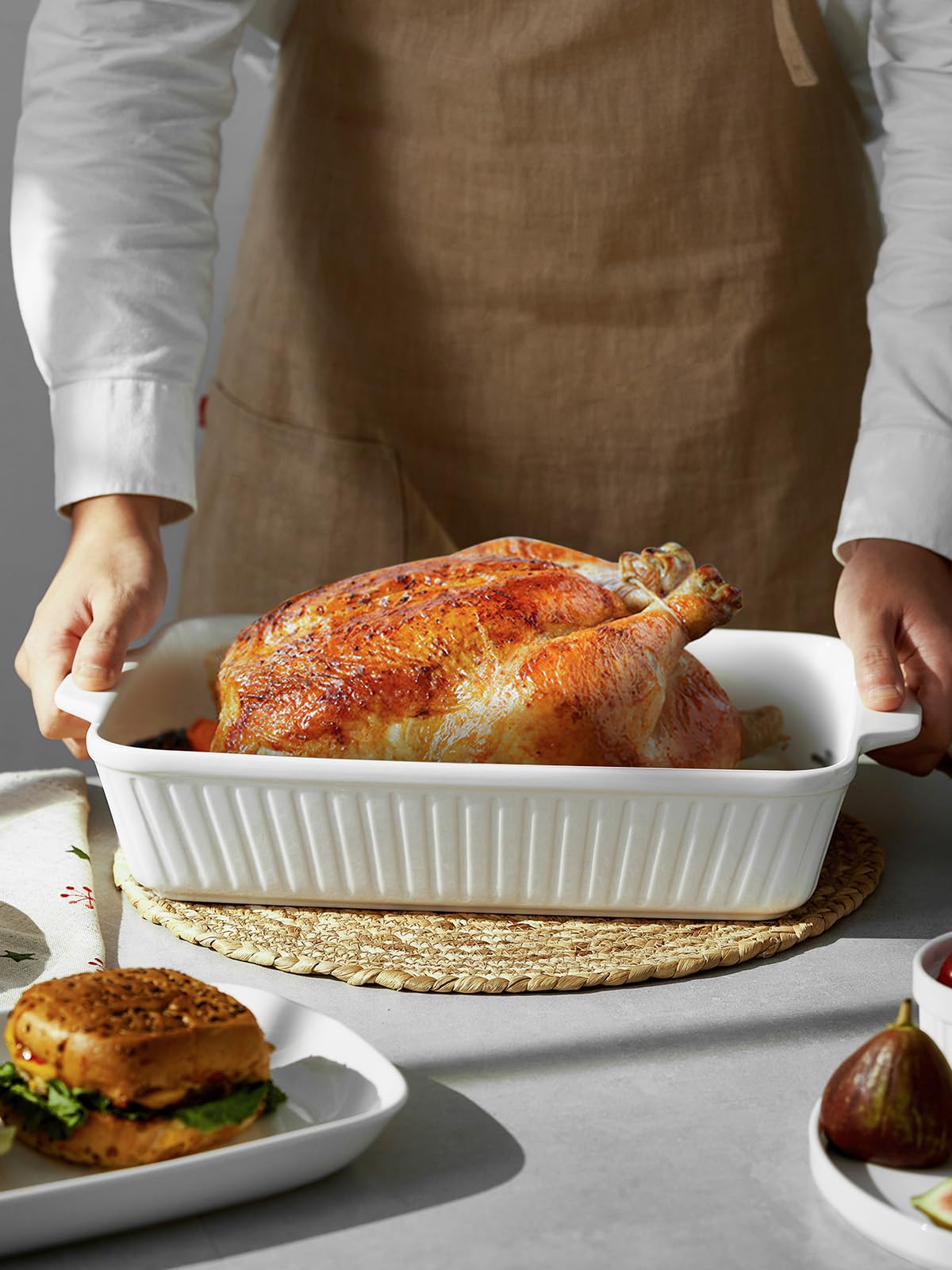 DOWAN soft white glaze lasagna pan adds timeless style to your kitchen.