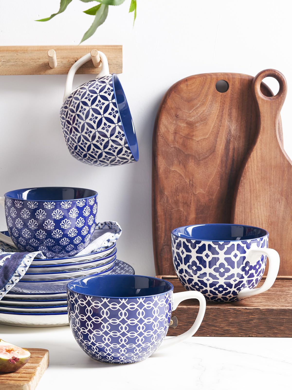 DOWAN mug with comfortable handle for easy grip when hot.