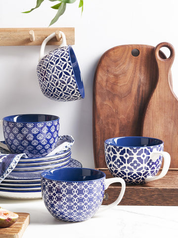 DOWAN mug with comfortable handle for easy grip when hot.
