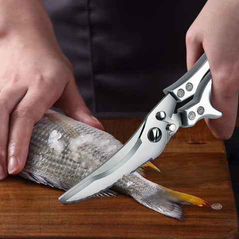 Dream Reach heavy-duty spring-loaded shears reduce hand fatigue during heavy trimming.