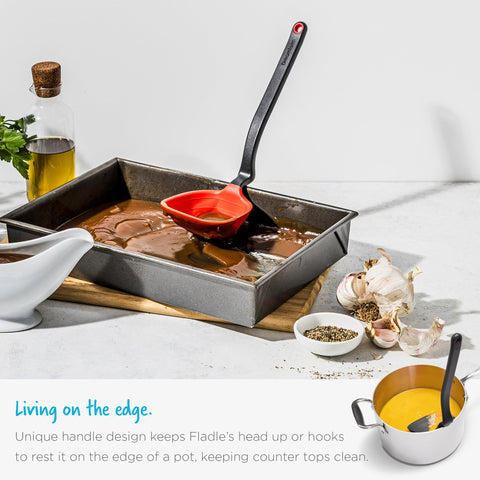Dreamfarm Fladle edge-hook design lets you rest the head on pot rims.