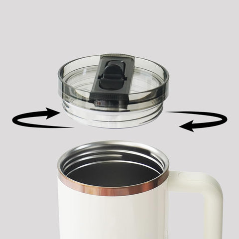 Dreamfocus leak-proof lid in action, prevents spills during travel.