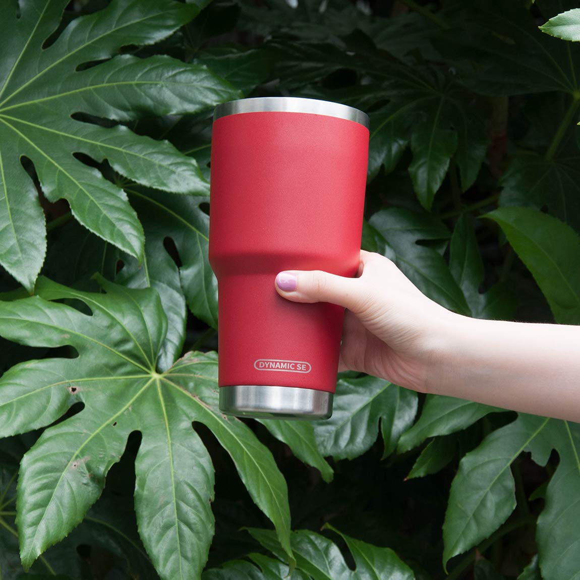 D·S 30oz red tumbler with splash-proof lid keeps liquids contained
