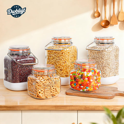 Dwbligt cookie jar keeps cookies visible and fresh.