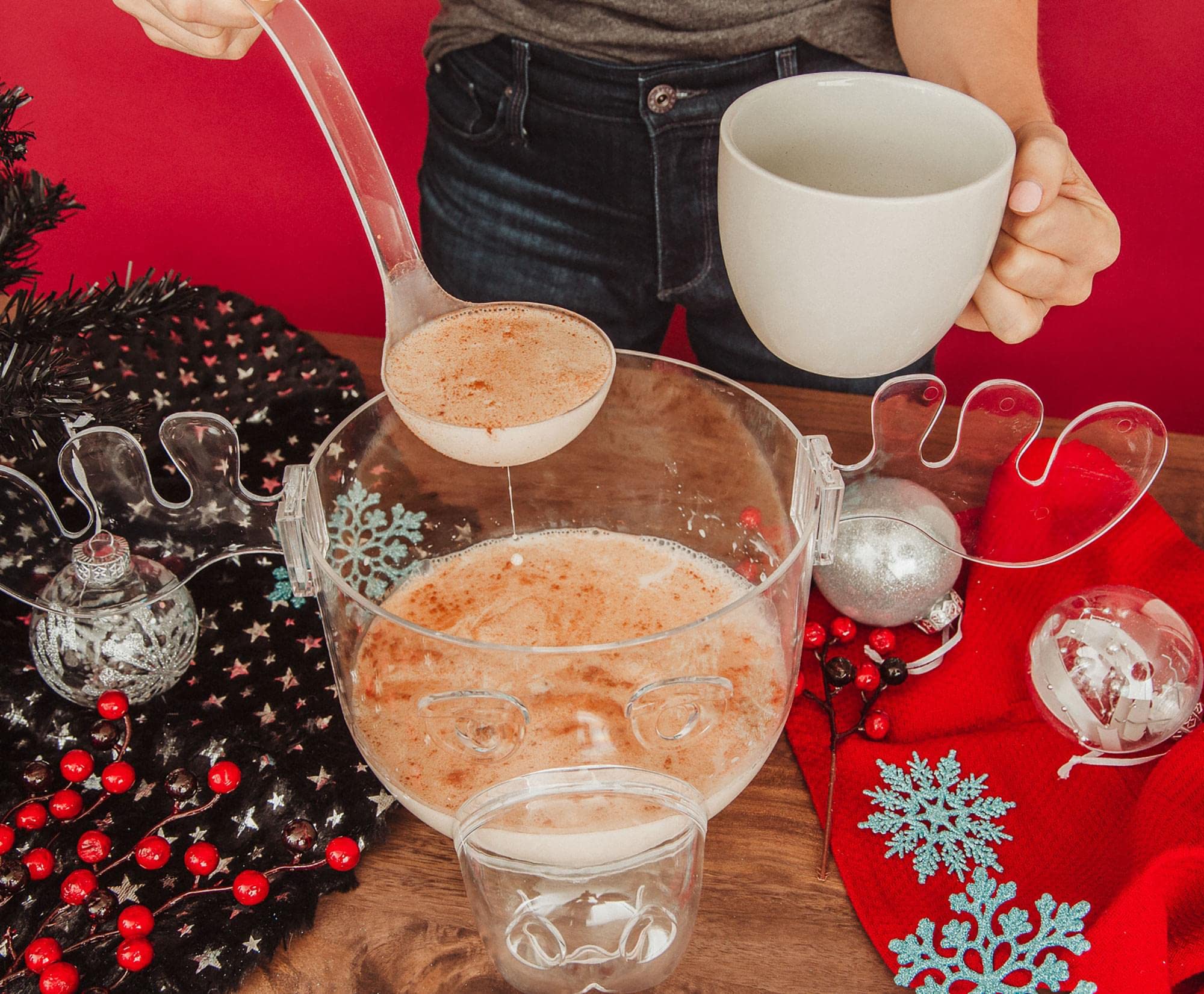 Dycica acrylic punchbowl filled for holiday celebrations, 1 liter.