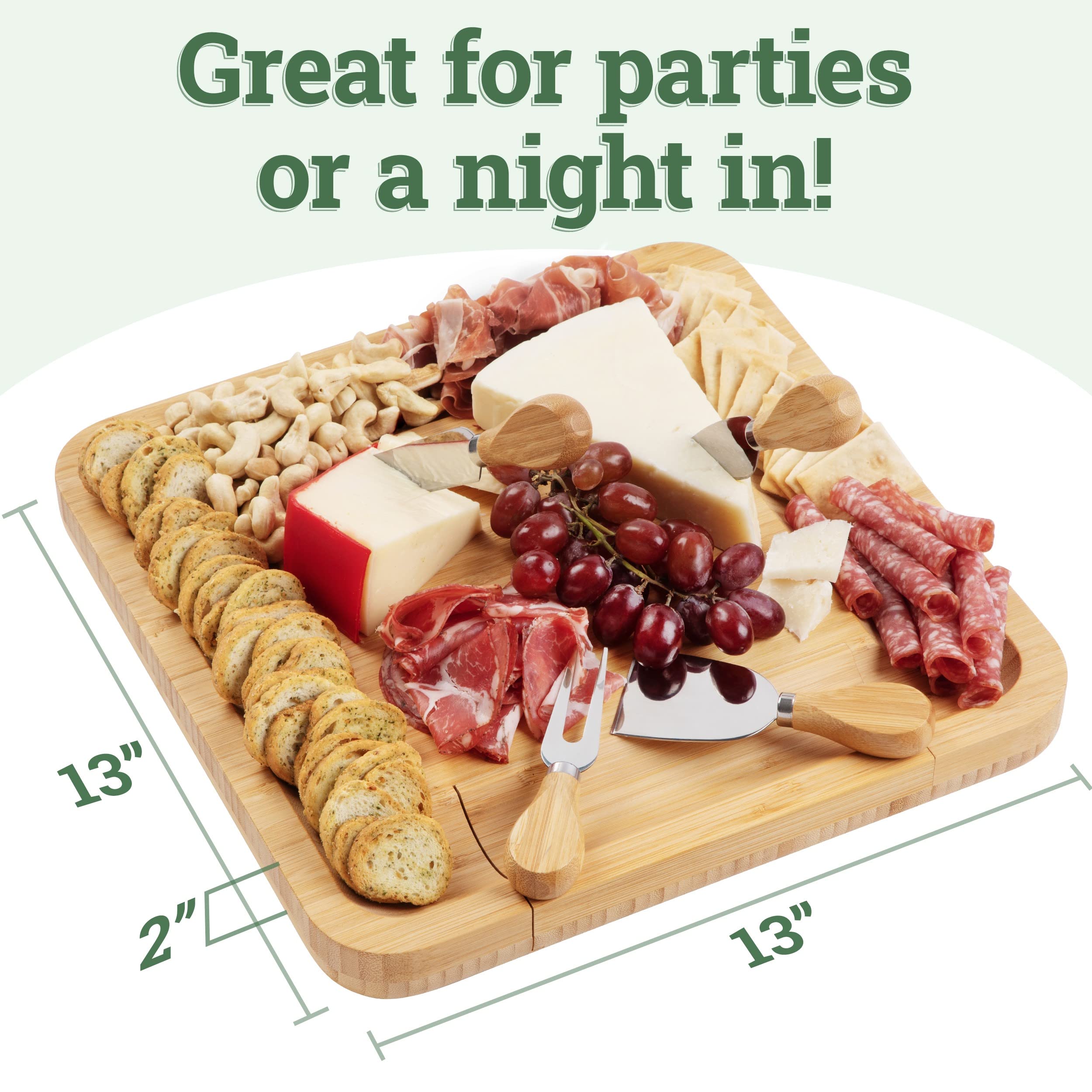 Dynamic Gear grooved rim for crackers keeps nibbles neatly in place.