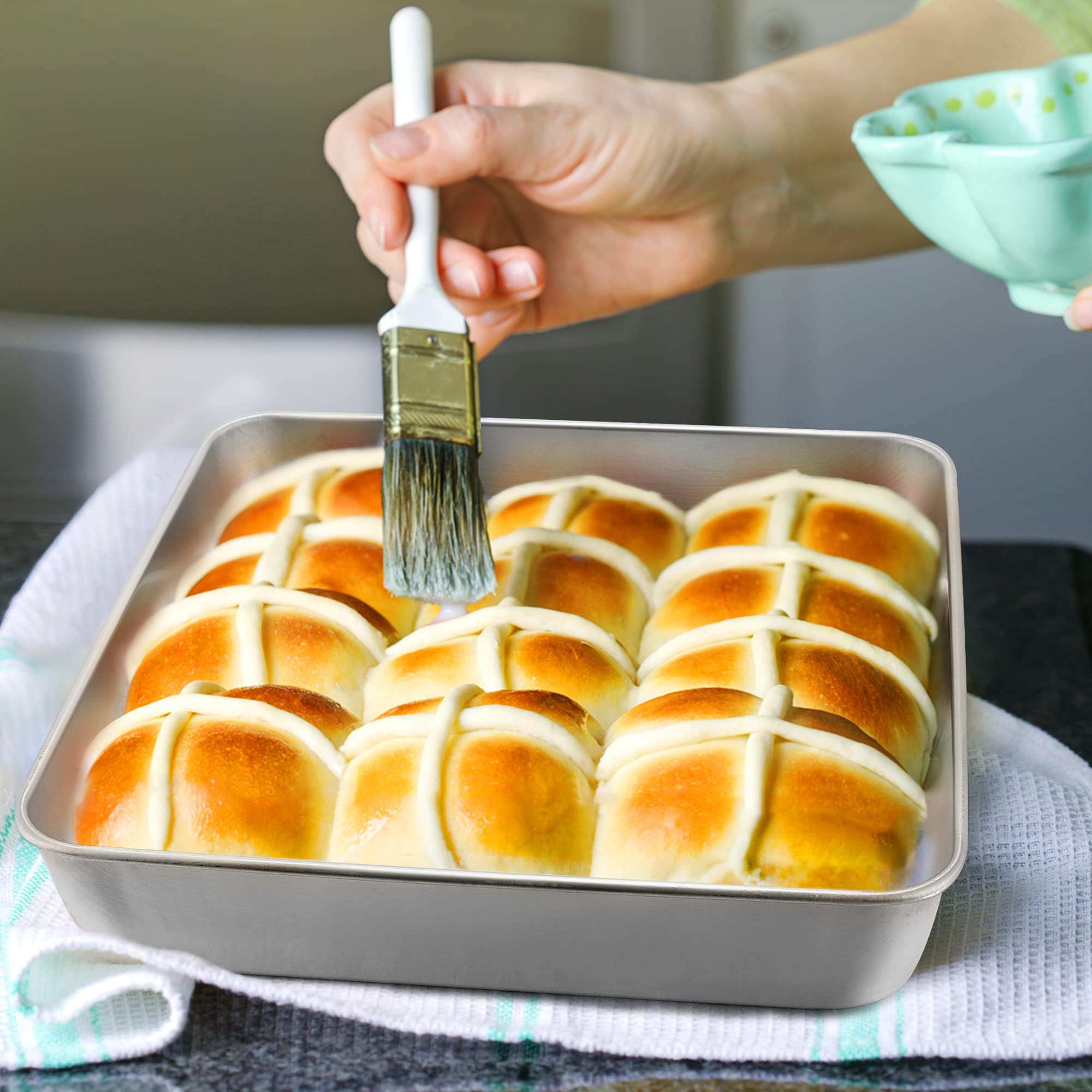 E-far compact 9x9 pan fits small ovens for brownies and casseroles.