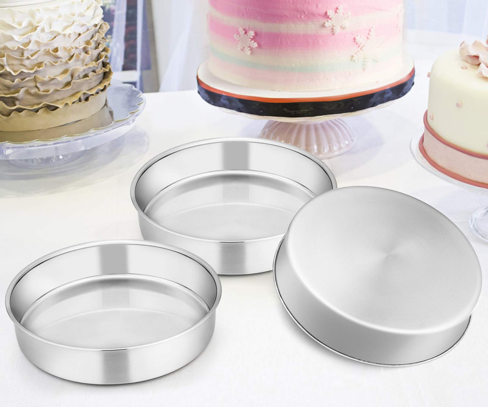 E-far round pans demonstrating dishwasher-safe cleaning.