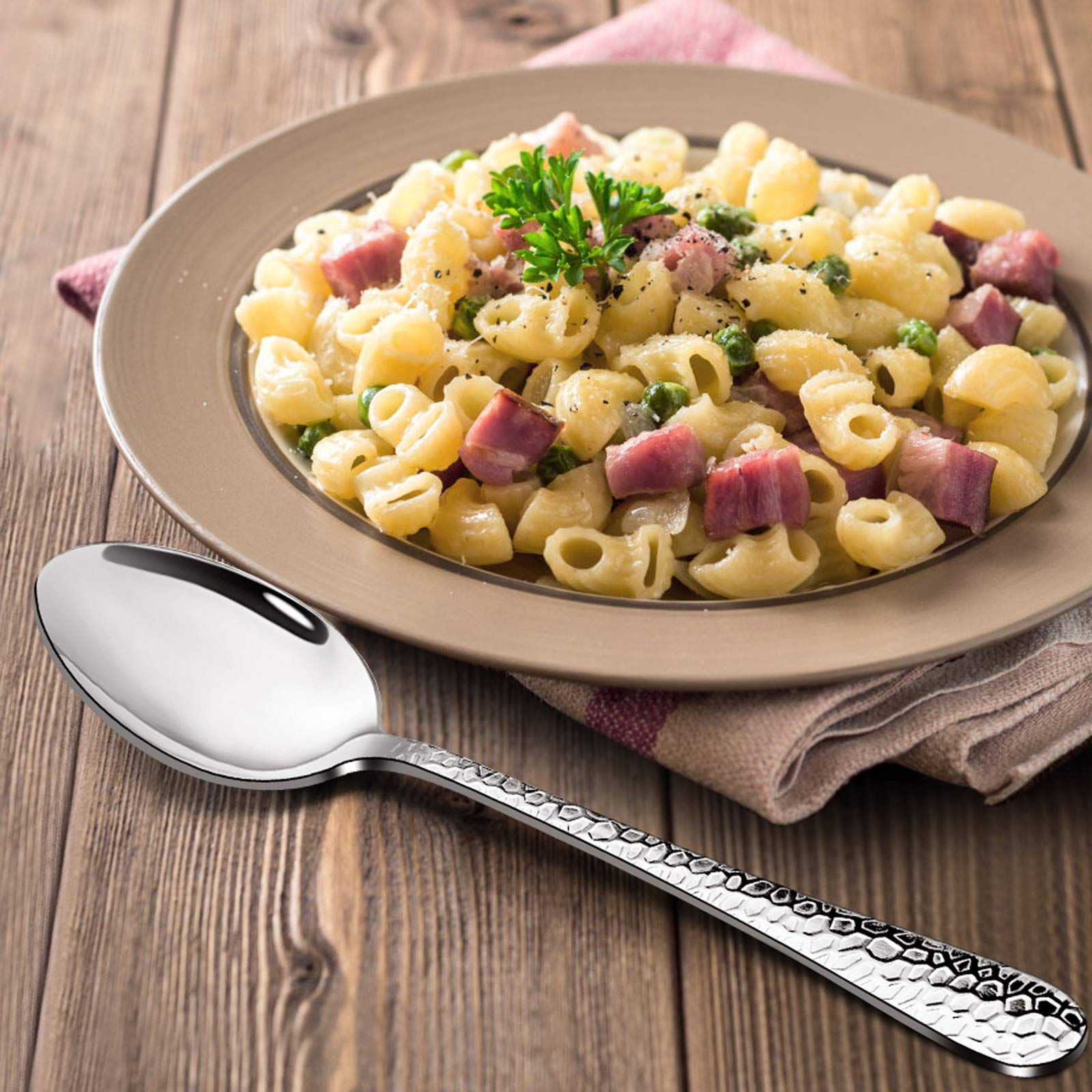 E-far smooth edge spoons protect the mouth during meals.