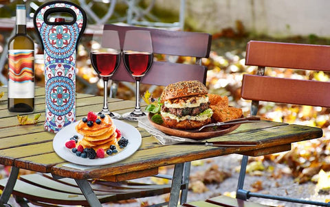Eacolle lightweight insulated bag is ideal for picnics and travel