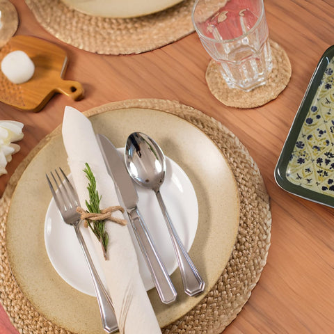 Eco Crave Jute Placemats round for indoor-outdoor versatility during meals.