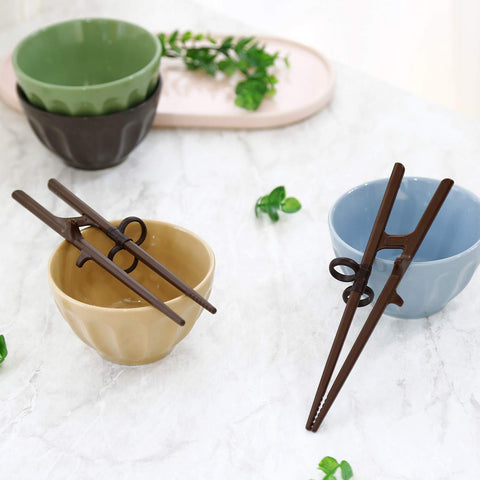 Edison Friends grip props aid thumb and finger alignment for easy practice.