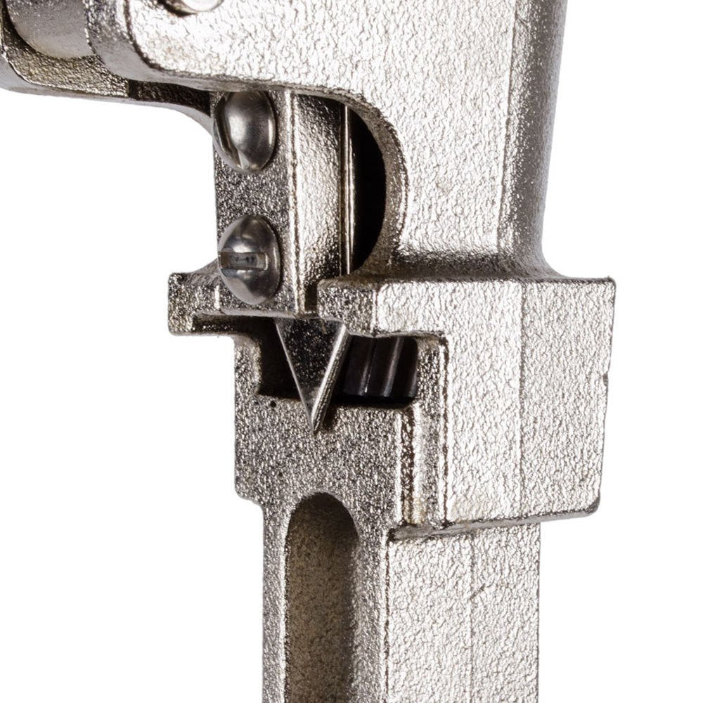 Edlund 11100 double-sided blade delivers safe, precise cuts