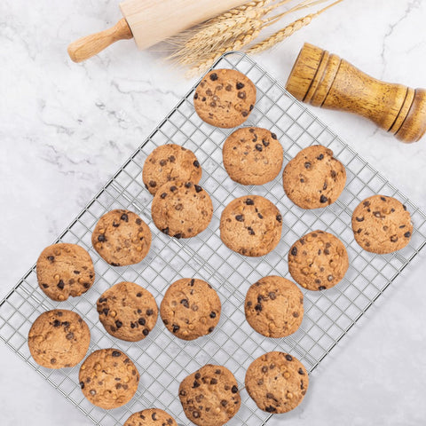 E-far dishwasher-safe set simplifies cleanup after baking.