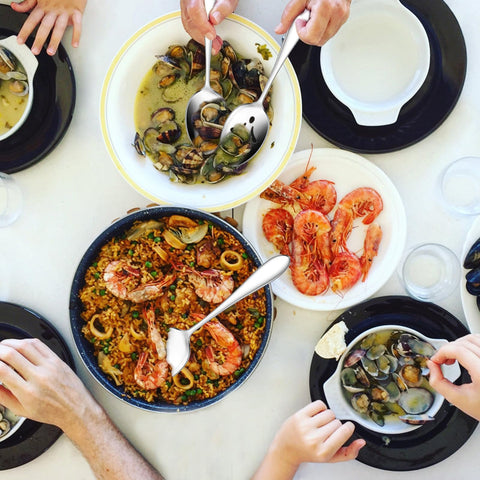 E-far slotted spoons support serving salads and soups without snagging