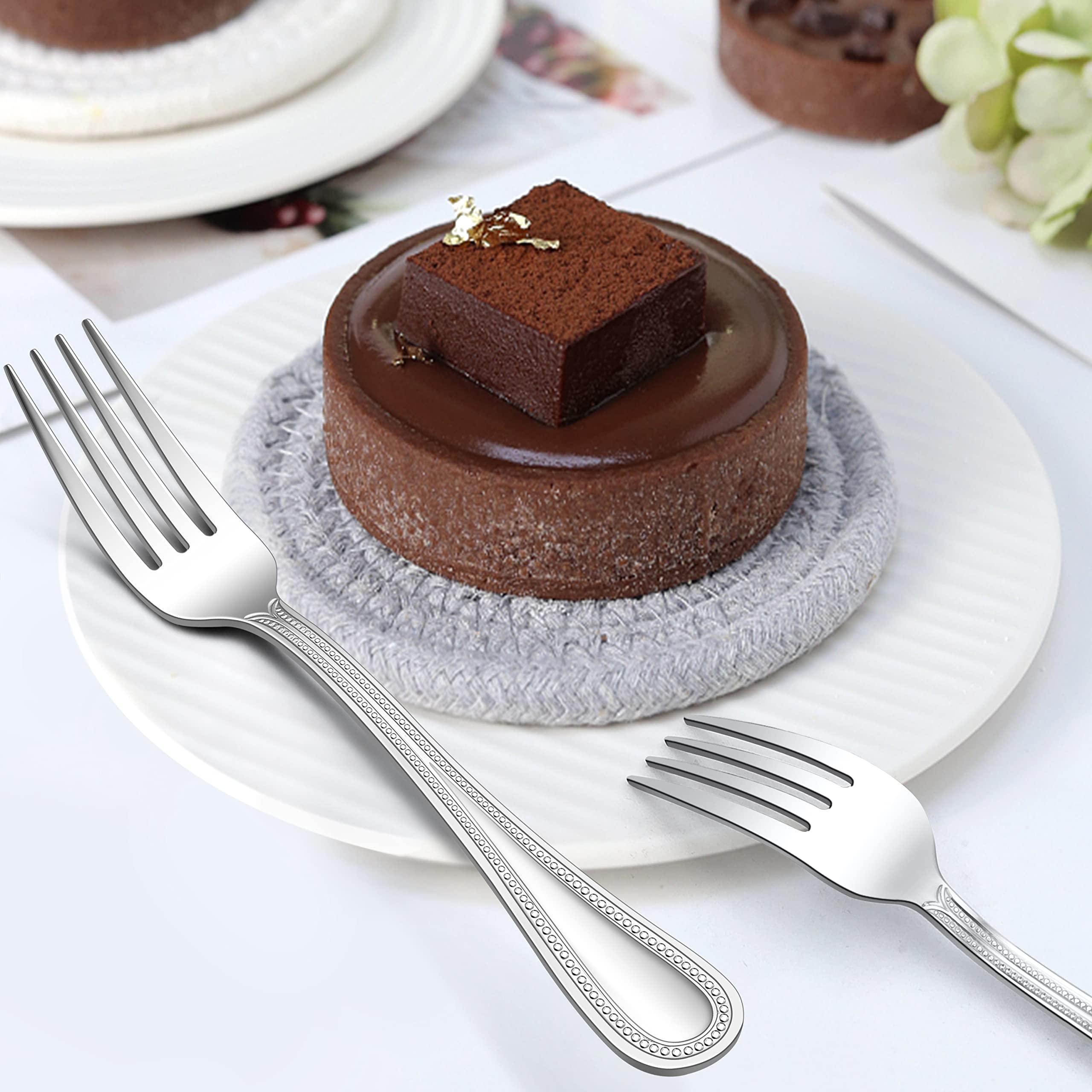 E-far ergonomic handle design offers comfortable grip during meals