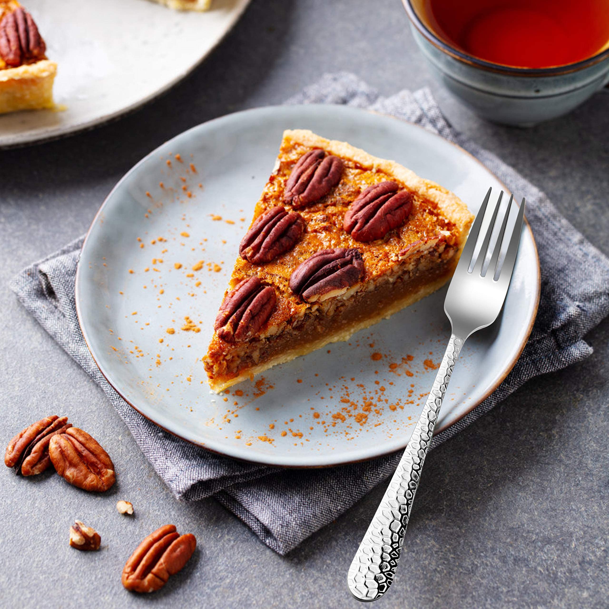 E-far four-tine design facilitates easy pickup and even portioning