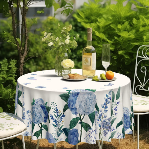 Eikione easy-to-clean tablecloth is machine washable.