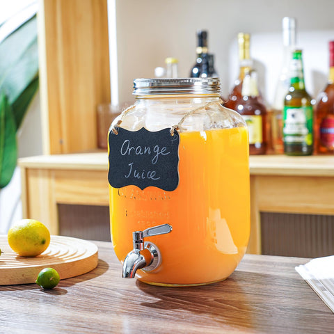 Einfache juice and lemonade dispenser ideal for gatherings.
