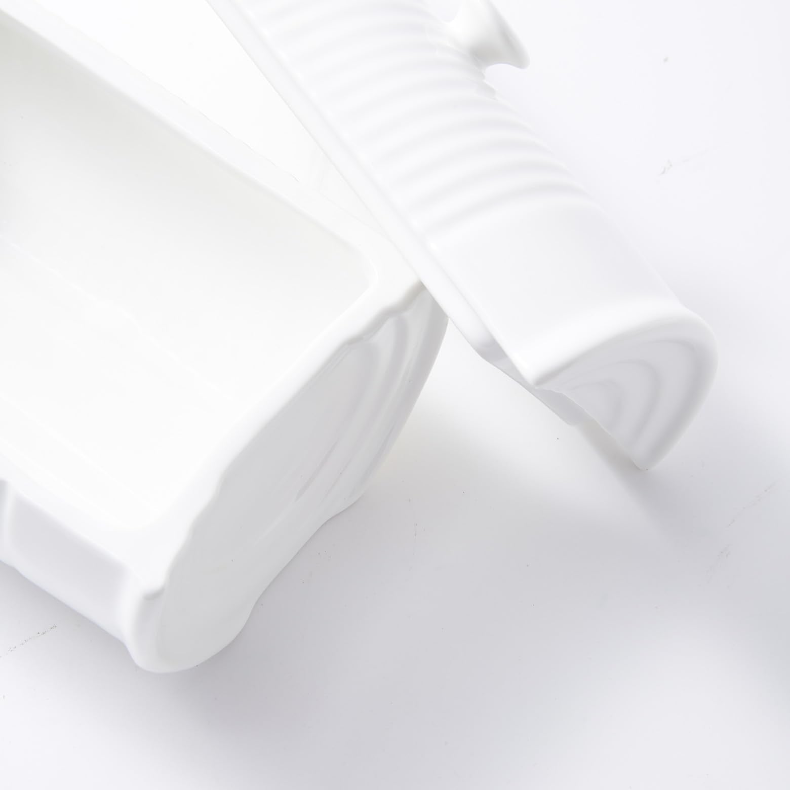 Eiqijci can accommodate standard 14–16 oz cans with minimal overflow.