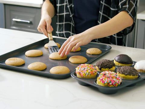Elbee large oven tray for sheet baking and roasting.