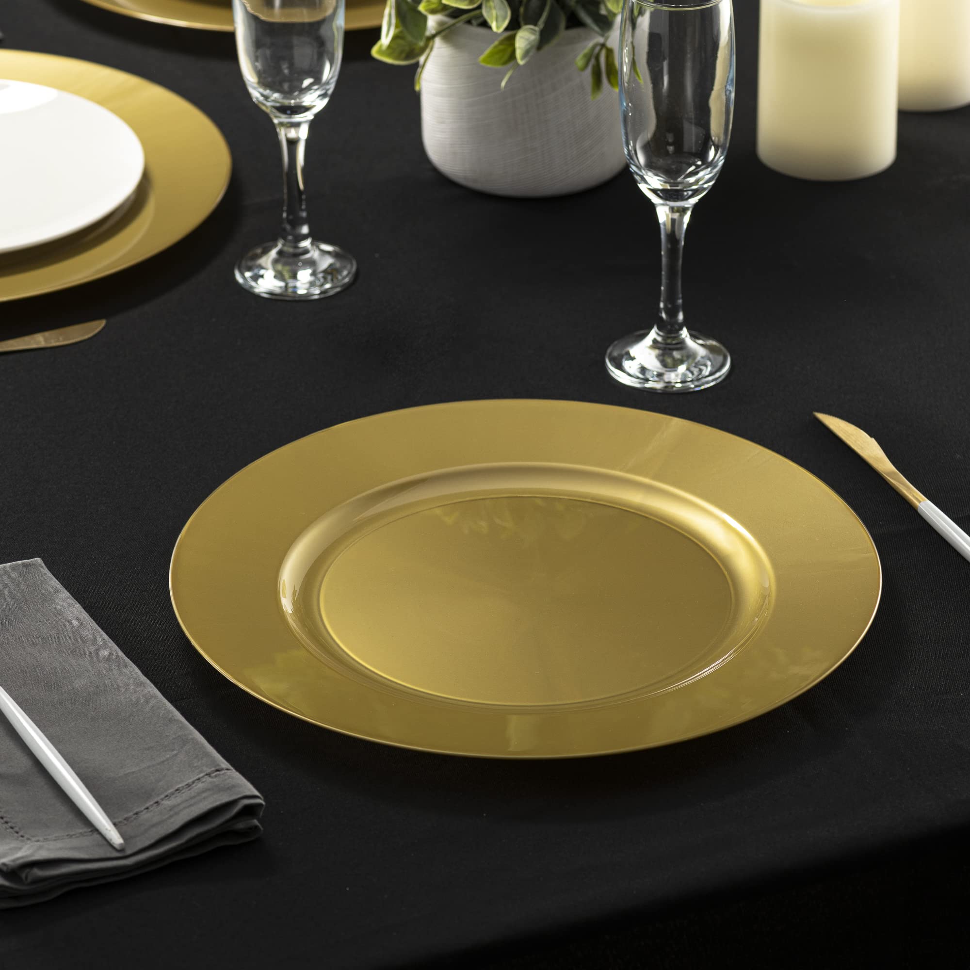 ELEGANT DISPOSABLES closeup of gold edge charger showing premium finish.