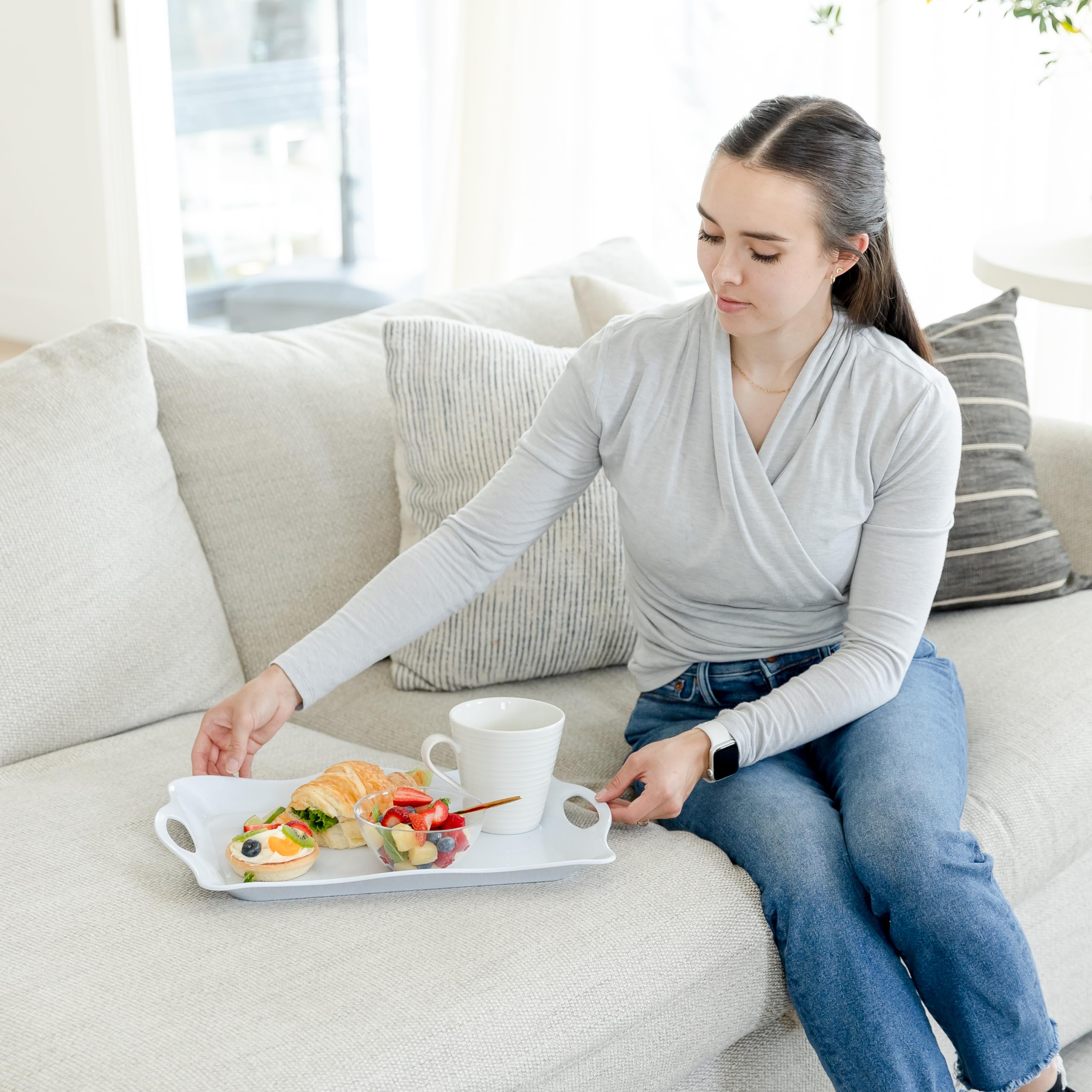 Grilling and outdoor serving with Elegant Eats melamine tray for barbecue nights