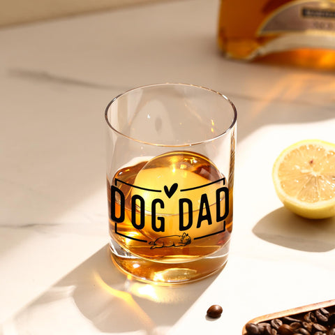 ELERGIFTS Bulldog front-back design wine glass showcases playful character
