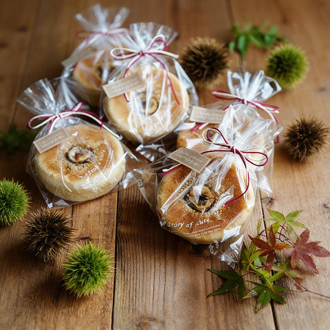Elesinsoz easy-release surface preserves shape when removing baked goods.