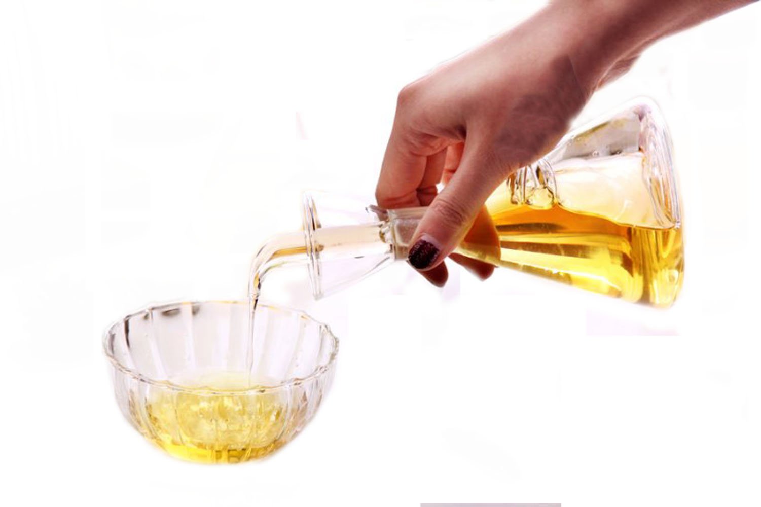 ELETON dispenser bottle glass pour spout closeup shows drip-free control
