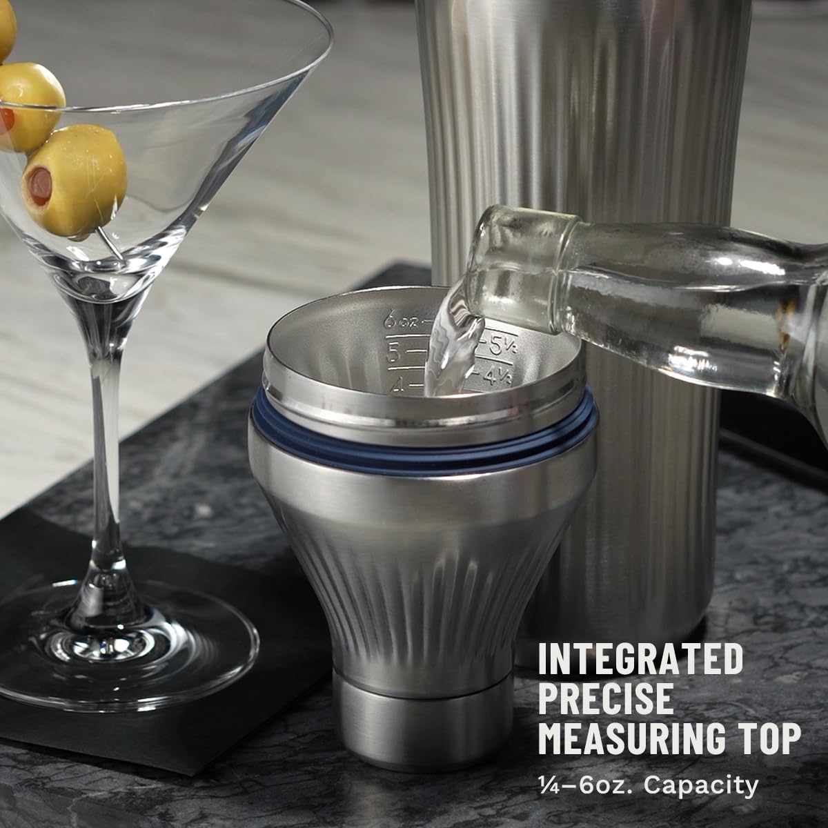 Diamond Edition shaker twist-lock top prevents leaks during shaking