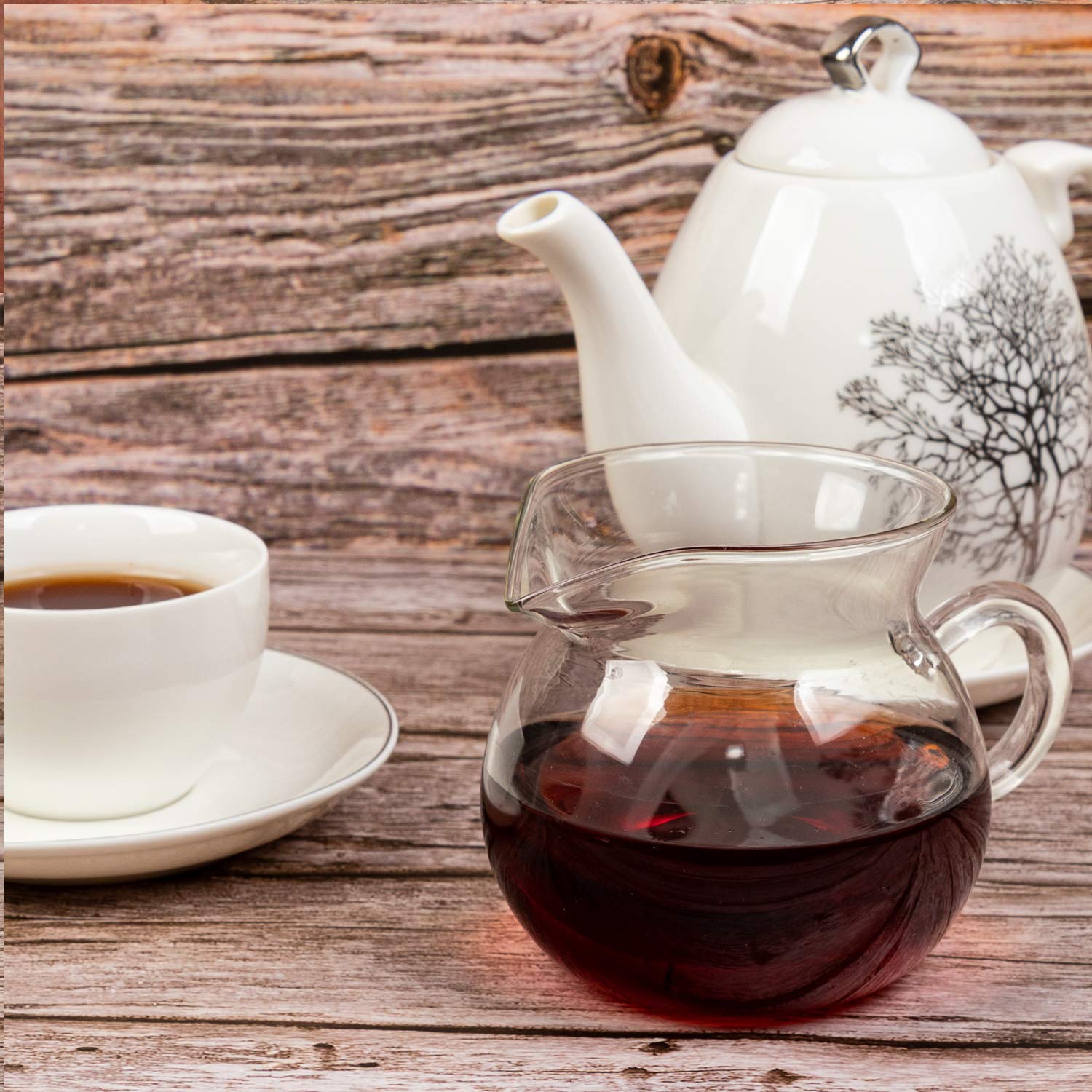 ELITEA borosilicate-glass heat-resistant pitcher handles hot brews safely.